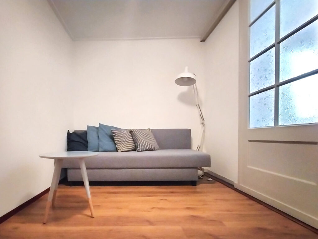 Tussenkamer met slaapbank